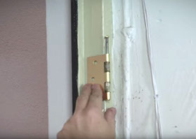 Reparar las bisagras de las puertas