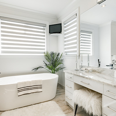 9 tips para decorar y organizar baños pequeños modernos en casa – The Home  Depot Blog
