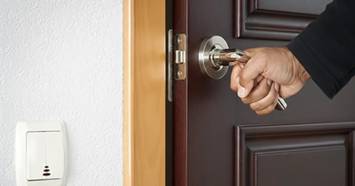 reparar puertas que se atoran