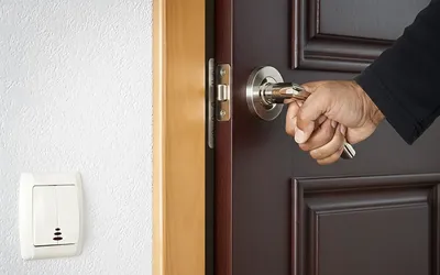 reparar puertas que se atoran