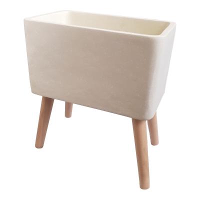 MACETA CON PATAS RECTANGULAR BAJA 01