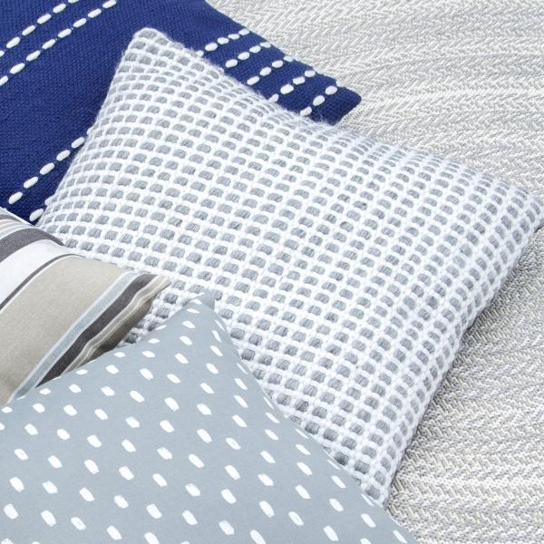 COJIN DECORATIVO GRIS MODERNO