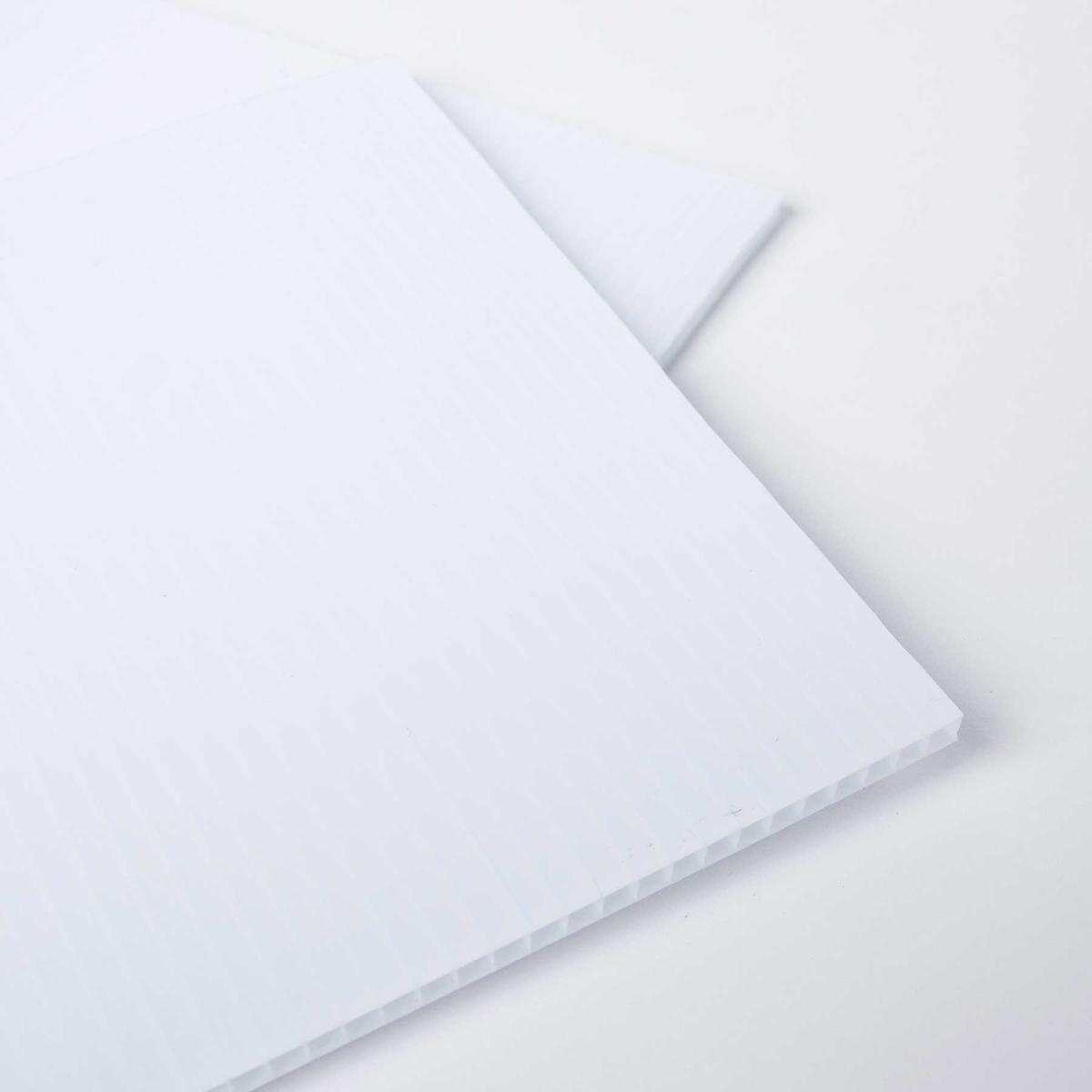 Lamina de policarbonato celular color blanco 1.22 x 3.05m