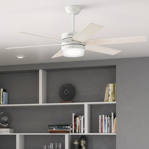 VENTILADOR DE TECHO KEMPTON 54" CLÁSICO PARA INTERIOR CON LED INTEGRADO BLANCO