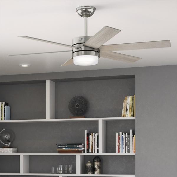 VENTILADOR DE TECHO KEMPTON 54" CLÁSICO PARA INTERIOR CON LED INTEGRADO NEGRO