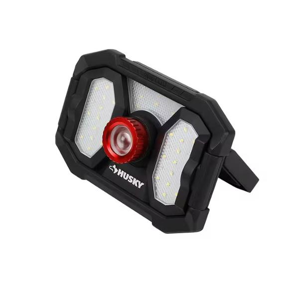 LUZ DE TRABAJO LED RECARGABLE MULTIDIRECCIONAL DE 2000 LÚMENES CON PANEL DUAL