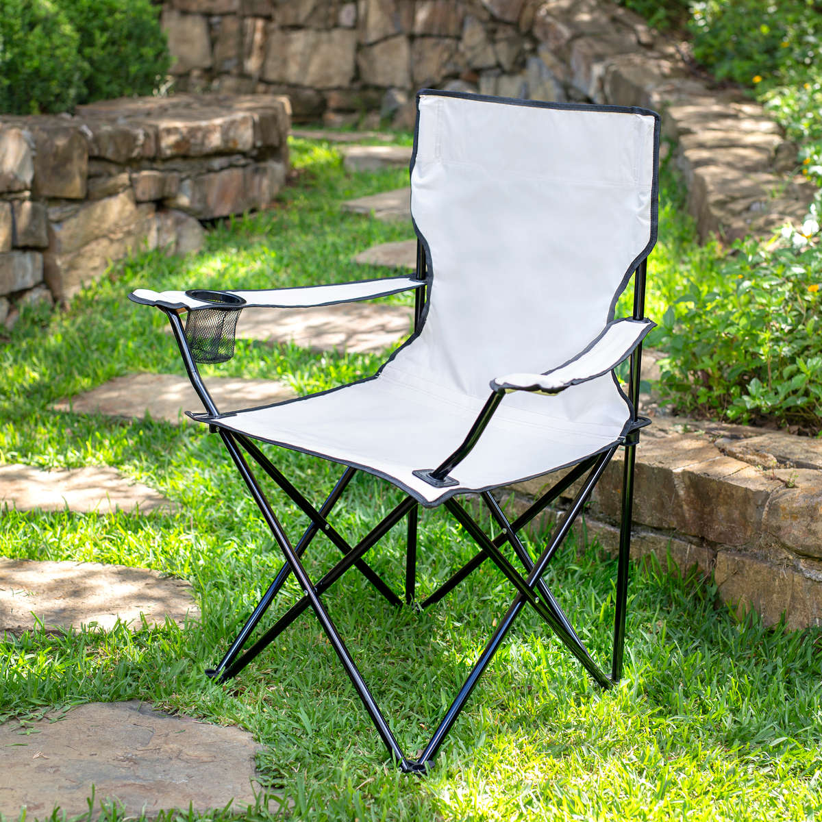 Silla de jardín plegable de metal con portavasos beige