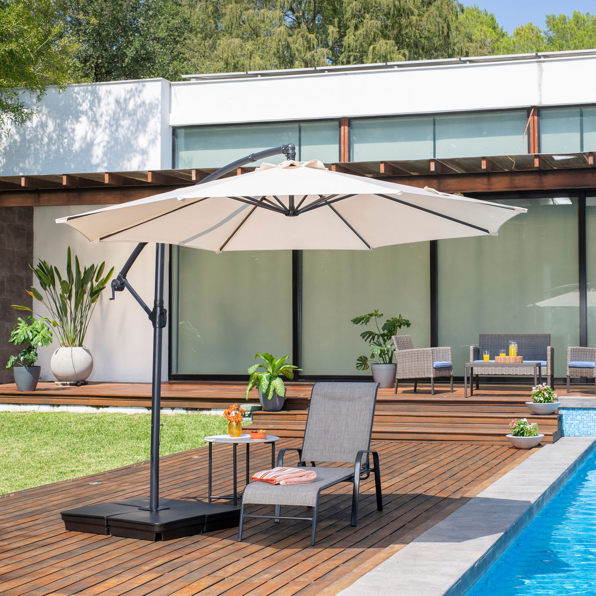 Sombrilla plegable de tela beige estructura metal