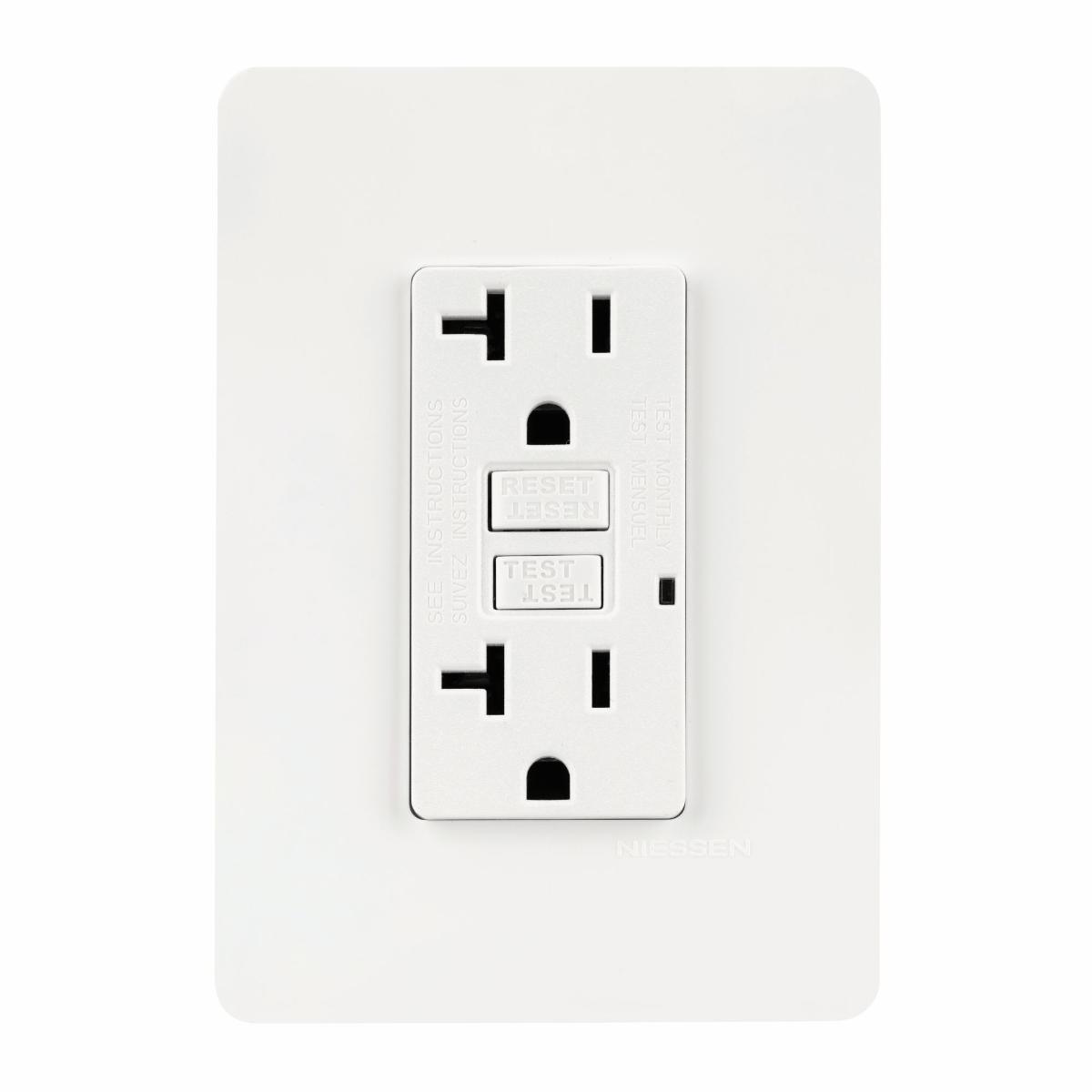 Contacto dúplex con falla a tierra y placa de pared blanco