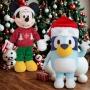 PELUCHE NAVIDEÑO MICKEY / BLUEY 57 CM DISPONIBLES EN DOS PERSONAJES