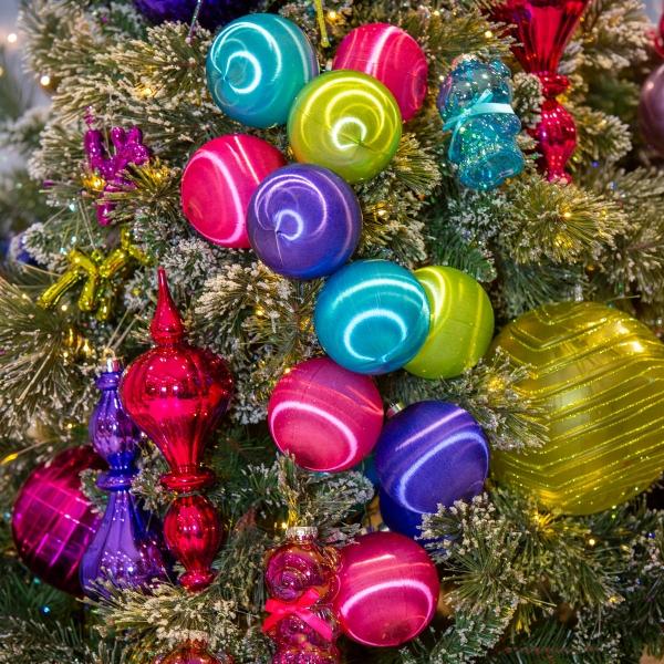 COLGANTE NAVIDEÑO DE HILO BRILLANTE 1 PIEZA 10 CM VARIOS COLORES