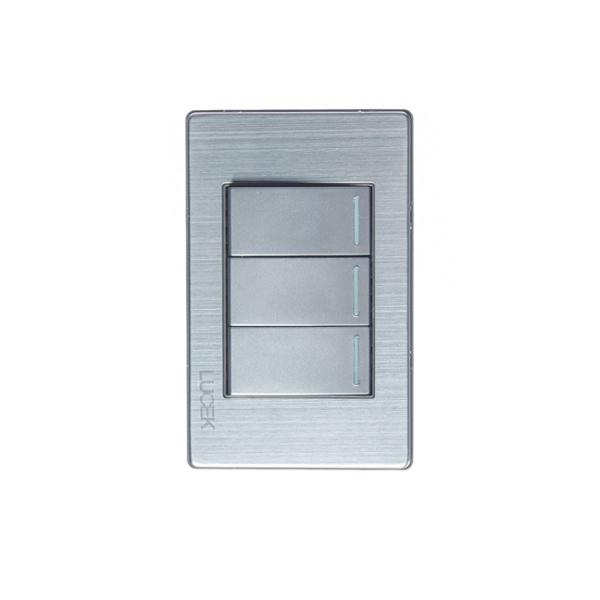 PLACA METÁLICA CON 3 INTERRUPTORES SENCILLOS DE 1 MÓDULO PLATEADO