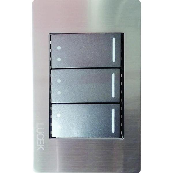 PLACA METÁLICA CON 3 INTERRUPTORES DE ESCALERA DE 1 MÓDULO ANODIZADO
