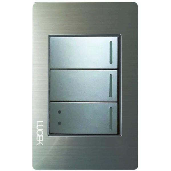 PLACA METÁLICA CON 2 INTERRUPTORES SENCILLOS Y 1 DE ESCALERA DE 1 MÓDULO PLATEADO