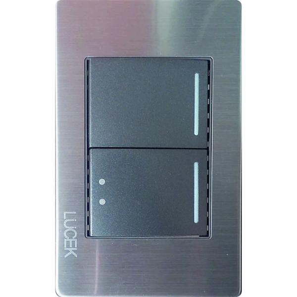 PLACA METÁLICA CON 1 INTERRUPTOR SENCILLO Y 1 DE ESCALERA DE 1.5 MÓDULOS ANODIZADO