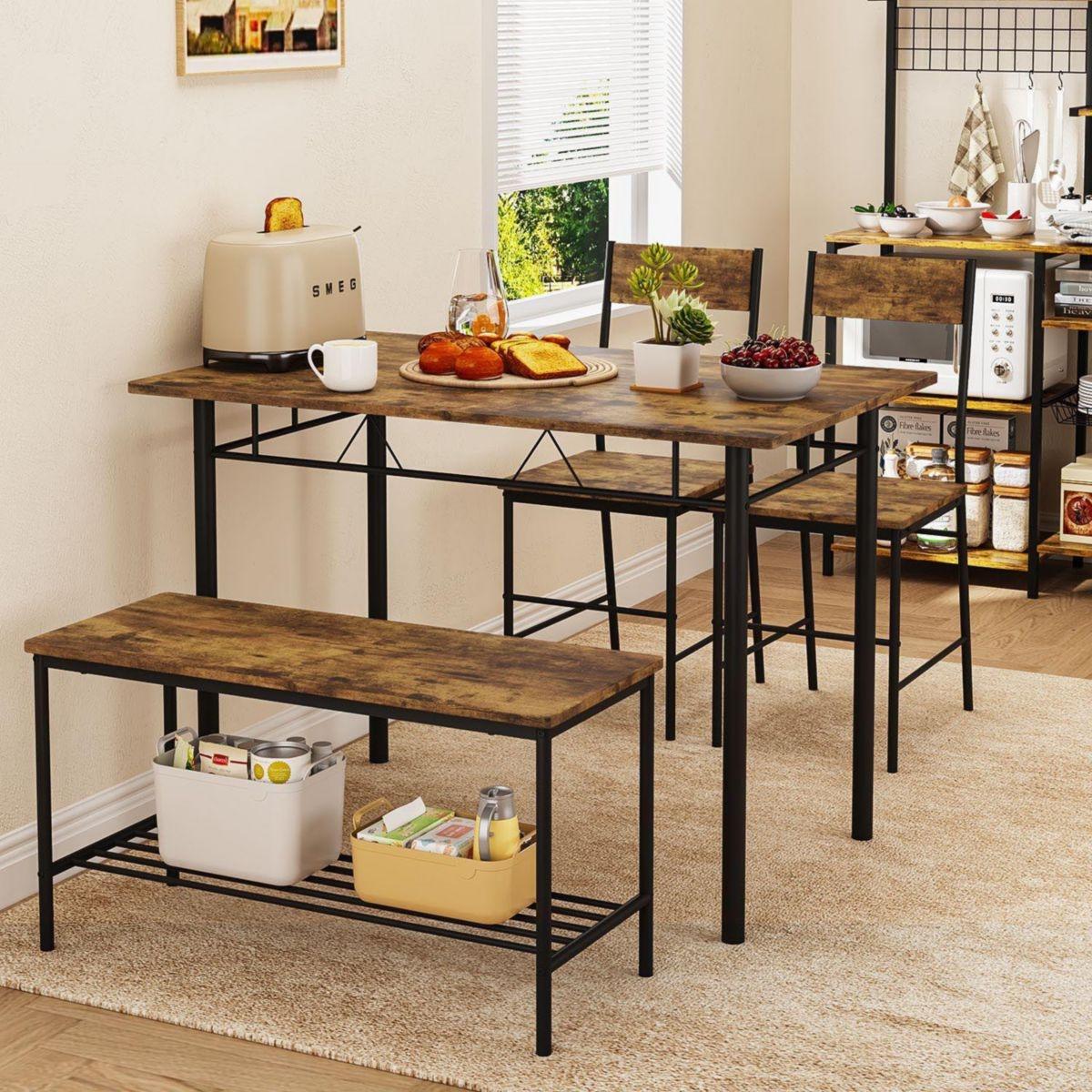 Mesas de comedor con sillas y banco