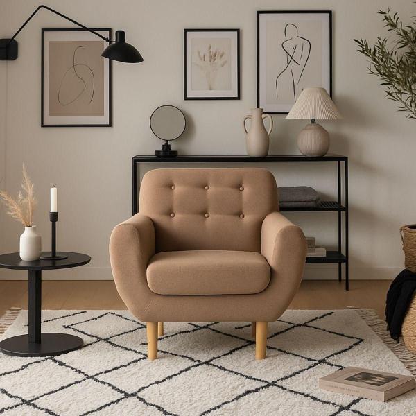 SILLÓN INDIVIDUAL TAPIZADO EN TELA ULTRA SUAVE COLOR ARENA. ESTRUCTURA DE MADERA SÓLIDA