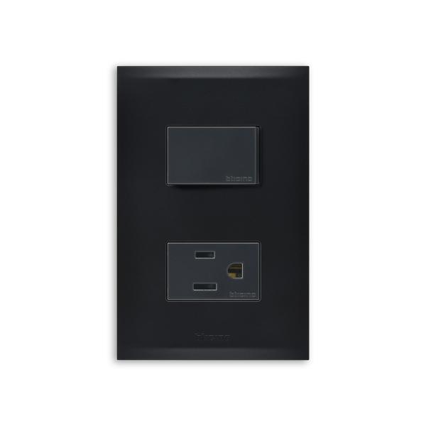 PLACA PARA CONTACTO DECORATIVA CON 1 INTERRUPTOR SENCILLO Y 1 TOMACORRIENTE DE POLICARBONATO NEGRA